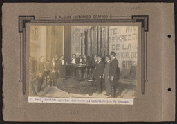 El Gral. Candido Aguilar firmando la Constitución de Querétaro.